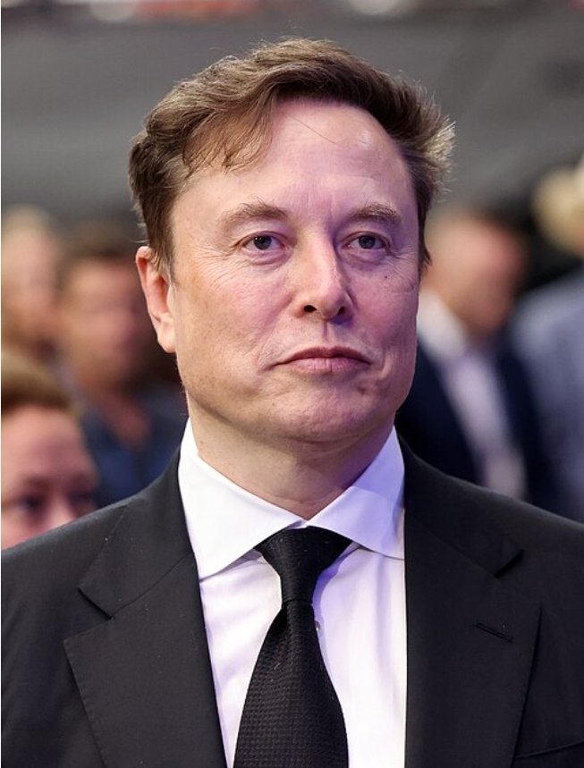 📌
توهم چپ باسواد ، راست بی‌سواد 
اما واقعیت چیز دیگریست :
چپ‌ها فقط حرف می‌زنند، راست‌ها دنیا را می‌سازند.

این‌که چپ‌ها خودشان را باسوادتر و راست‌ها را بی‌سواد می‌دانند، بیش از آن‌که واقعیت باشد، یک توهم جمعیِ بازتولیدشده در محافل دانشگاهی و رسانه است. توهمی که با زبان پیچیده،