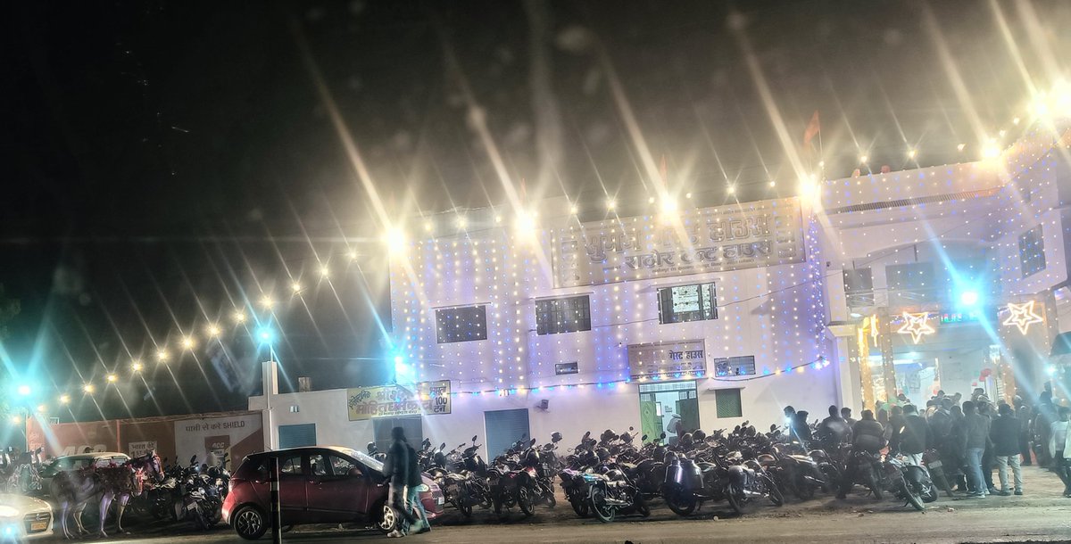 सड़क पर  फैला गाड़ियों का मकड़जाल।
बिना पार्किंग  चल रहा सुमन गेस्ट हाउस  कोतवाली देहात से चंद कदमों की दूरी पर कई बार ही चुके हादसे 
<a href="/sitapurpolice/">Sitapur Police</a> <a href="/Uppolice/">UP POLICE</a> <a href="/Igrangelucknow/">IG Range Lucknow</a> <a href="/RajaganapathyDr/">Dr.Rajaganapathy IAS</a>