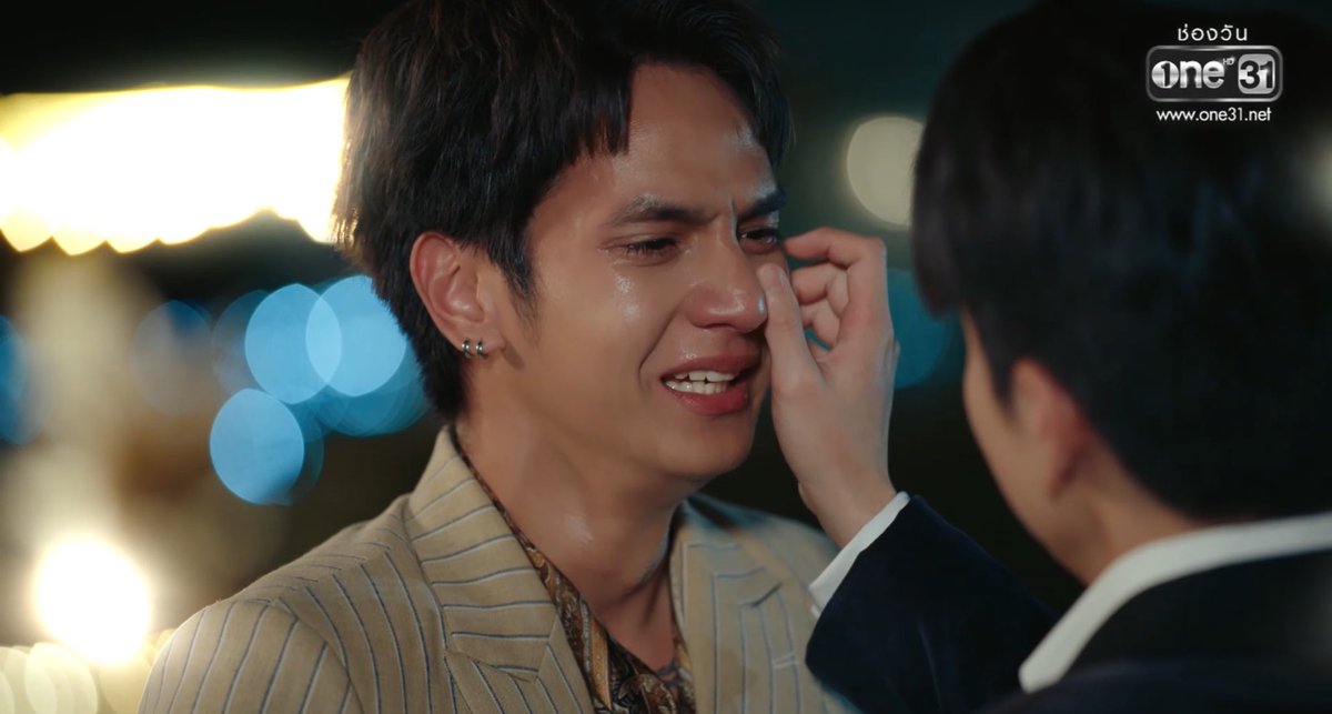 mheesea97x's tweet photo. “ไว้เราเจอกันนะซักวันนึง”
ไม่ไหวแล้วอะฮึบไม่ไหวใจนี่โคตรเปียกปอนมาก😭 

RELOVED THE SERIES FINAL EP
#RELOVEDFinalEP https://t.co/yYv7nx6AQg
