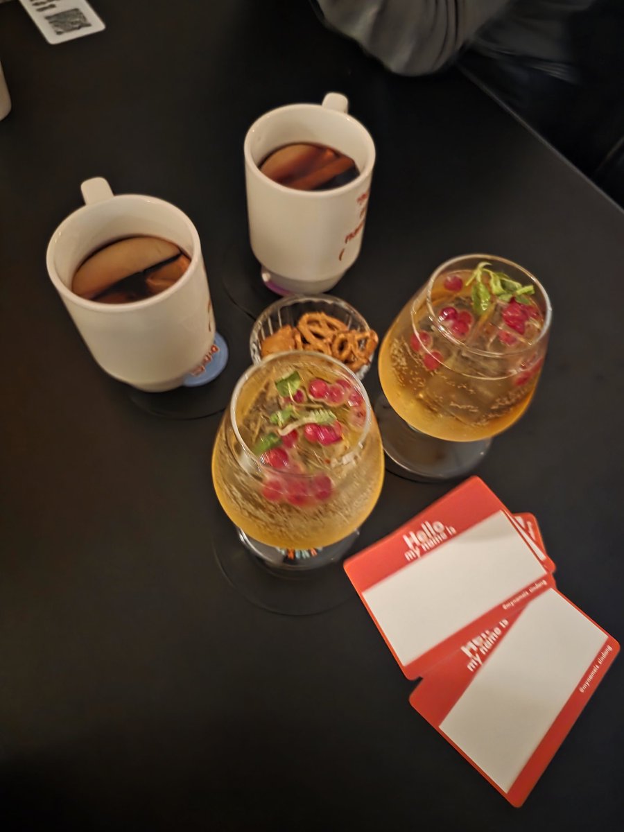 순애하는 뭉덕구 두명과 뒷머리 자르기전까지 아직 순애는 아니라고 주장하는(?) 한명 그리고 오늘의 초대손님 토리까지🫶 신당 이제 안녕!!🥹🥹🥹