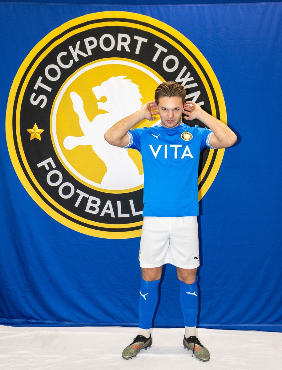 GOOOOOOOOOOOOAAAAAAAAAAAL. 
Town double their lead as Jamie Walsh received the ball on the edge of the box, and he shot low and hard finding the bottom right corner. 

🔵⚪️Town 2-0 Pilkington 🟢🟢