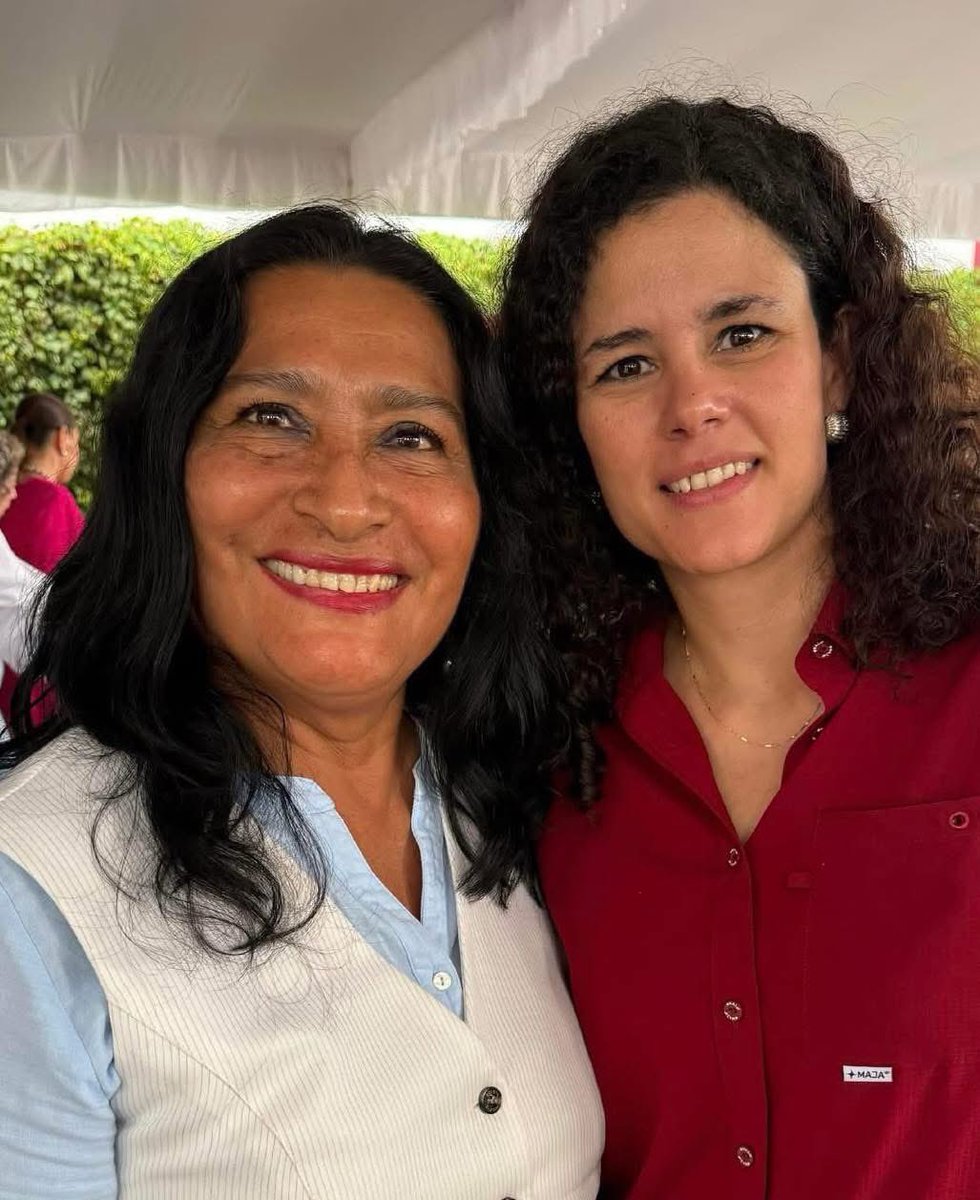 #Opinión✍️ 

Abelina López cuenta con diversas denuncias penales ante la Fiscalía de Guerrero: invasión o despojo, desvío de recursos federales, ejercicio indebido de la administración pública y cohecho.

Solo que su partido MORENA, le encubren. <a href="/LuisaAlcalde/">Luisa Alcalde</a>