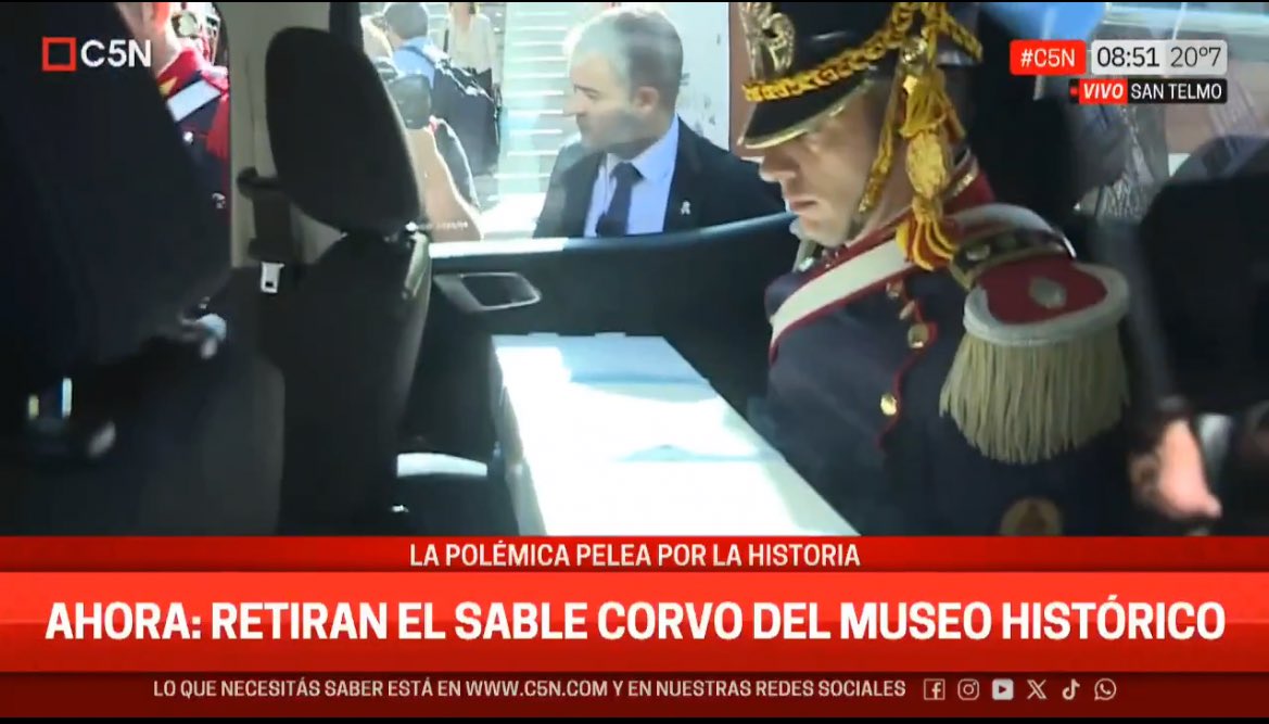 Como trasladamos nosotros el
Sable Corvo // Cómo lo trasladan ellos.

Odian este país… a su gente y a sus símbolos.