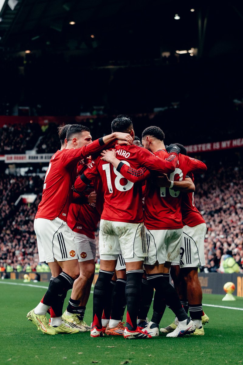 MUFCMirror's tweet photo. Captain. Leader. Legend. 

Bruno Fernandes hitting 200 goal involvements for Manchester United with that sealer today is pure class. 

Old Trafford was buzzing from the first minute. 

What a win on such a poignant day for the club. 🌹🌹 #MUFC #MUNTOT https://t.co/gIRQRmfdX7