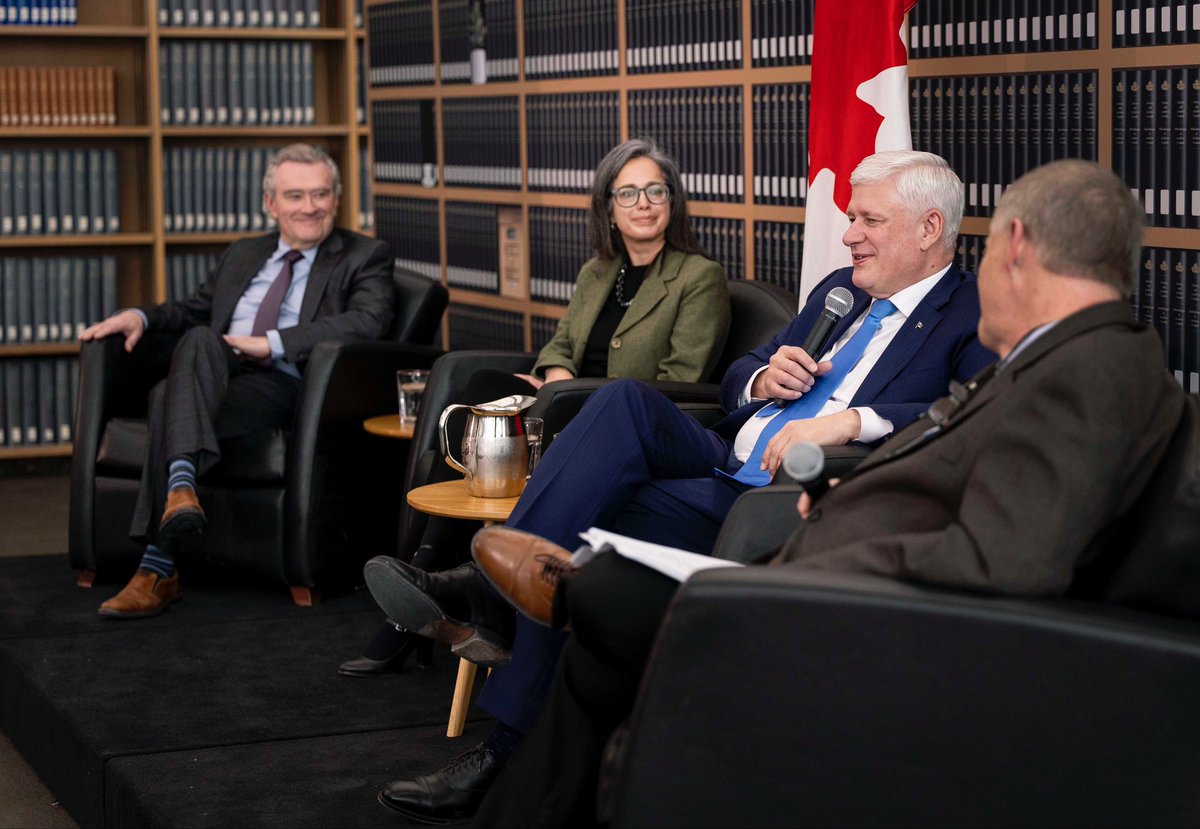 Stephen Harper tweet media