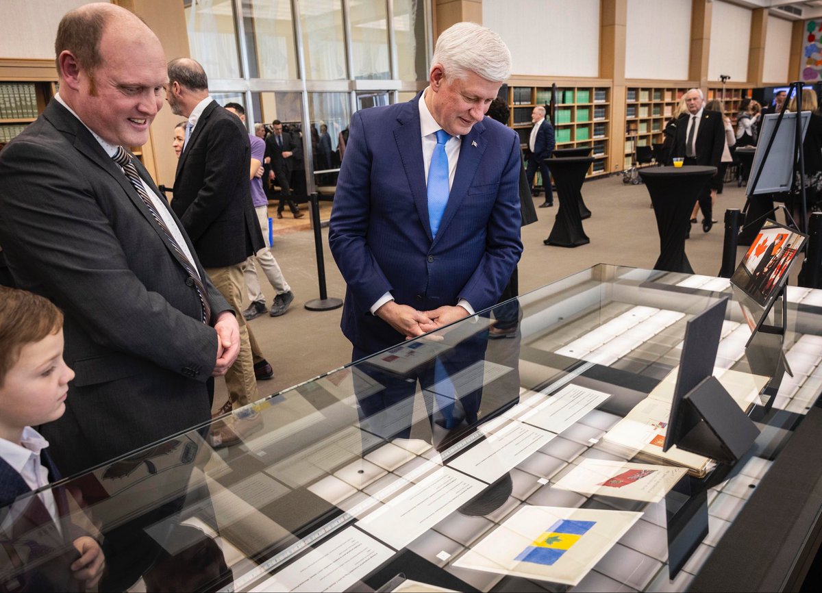 Stephen Harper tweet media