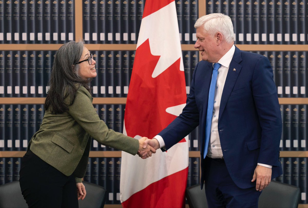 Stephen Harper tweet media