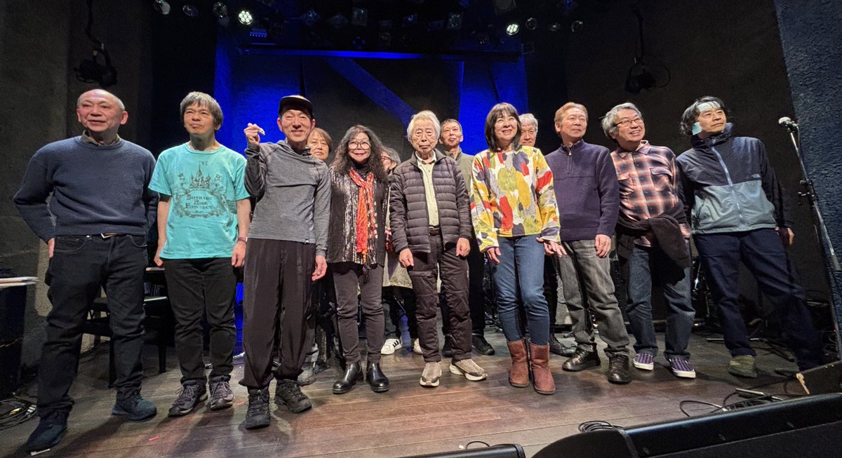 Fk0Ah's tweet photo. 両手に花　渋谷毅さんのピアノに金子マリさんと小川美潮さんのデュオ、かけあいみたいの、2人の自由さが、それぞれのびのびと広がって素晴らしかった。
『檸檬の月」に入ってる「dear my optimist」感涙。「ケセラセラ」はペギー葉山版の日本語詞がまた2人のキャラにあってた。渋谷さんの歌もよかった https://t.co/TC4WxVkvrs