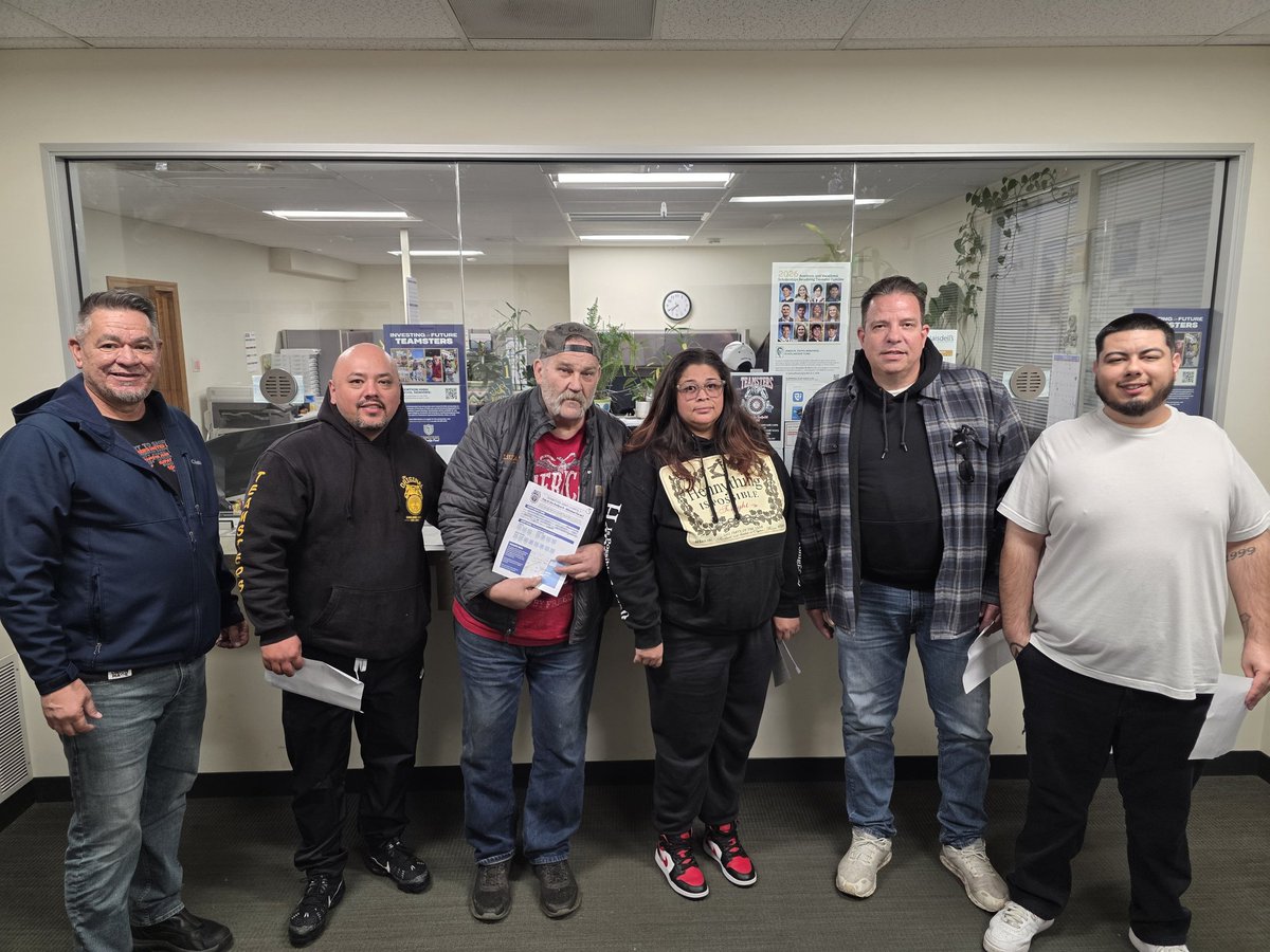 local_70's tweet photo. Thank you to everyone showing up to get tickets today! Did you get yours? 

As the social media guy, I have no idea about extra tickets, shirts, shirts without tickets or any other details.  Reach out to your BA/Stewards for more info. Thanks!  #teamsterslocal70 #jc7 https://t.co/chbXeYJbM5