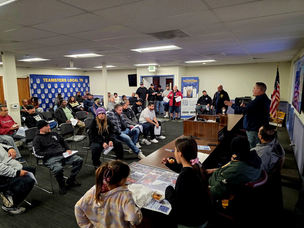 local_70's tweet photo. Thank you to everyone showing up to get tickets today! Did you get yours? 

As the social media guy, I have no idea about extra tickets, shirts, shirts without tickets or any other details.  Reach out to your BA/Stewards for more info. Thanks!  #teamsterslocal70 #jc7 https://t.co/chbXeYJbM5