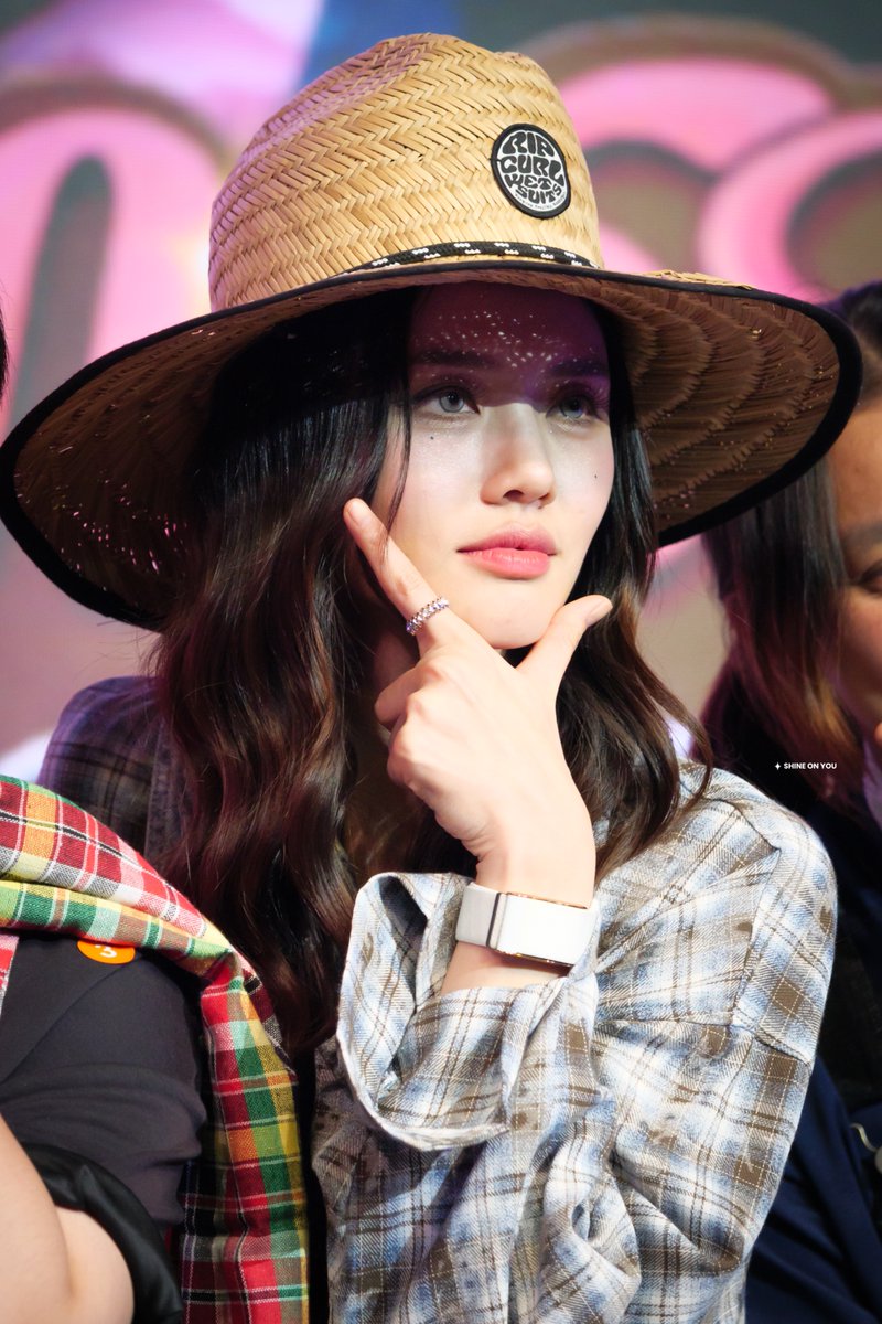 พี่เท่หรือไม่ 🤔

LM BDAY LUV UNLIMIT  

#ฮักหลายมายลูกหมี 
#LMSY #ลูกหมีซอนญ่า