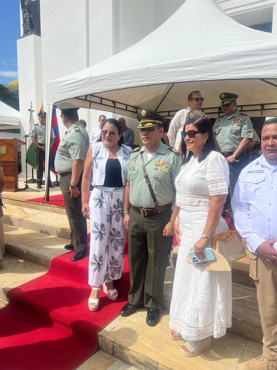 Angelacedeno30's tweet photo. Acompañamos al coronel Alexander Martín en el acto de ceremonia de transmisión de mando del departamento de policía Magdalena 🤍💚. 

Le deseamos éxitos en el cumplimento de su labor constitucional de velar por la seguridad y tranquilidad de los Magdalenenses. https://t.co/h72yTfwqsL