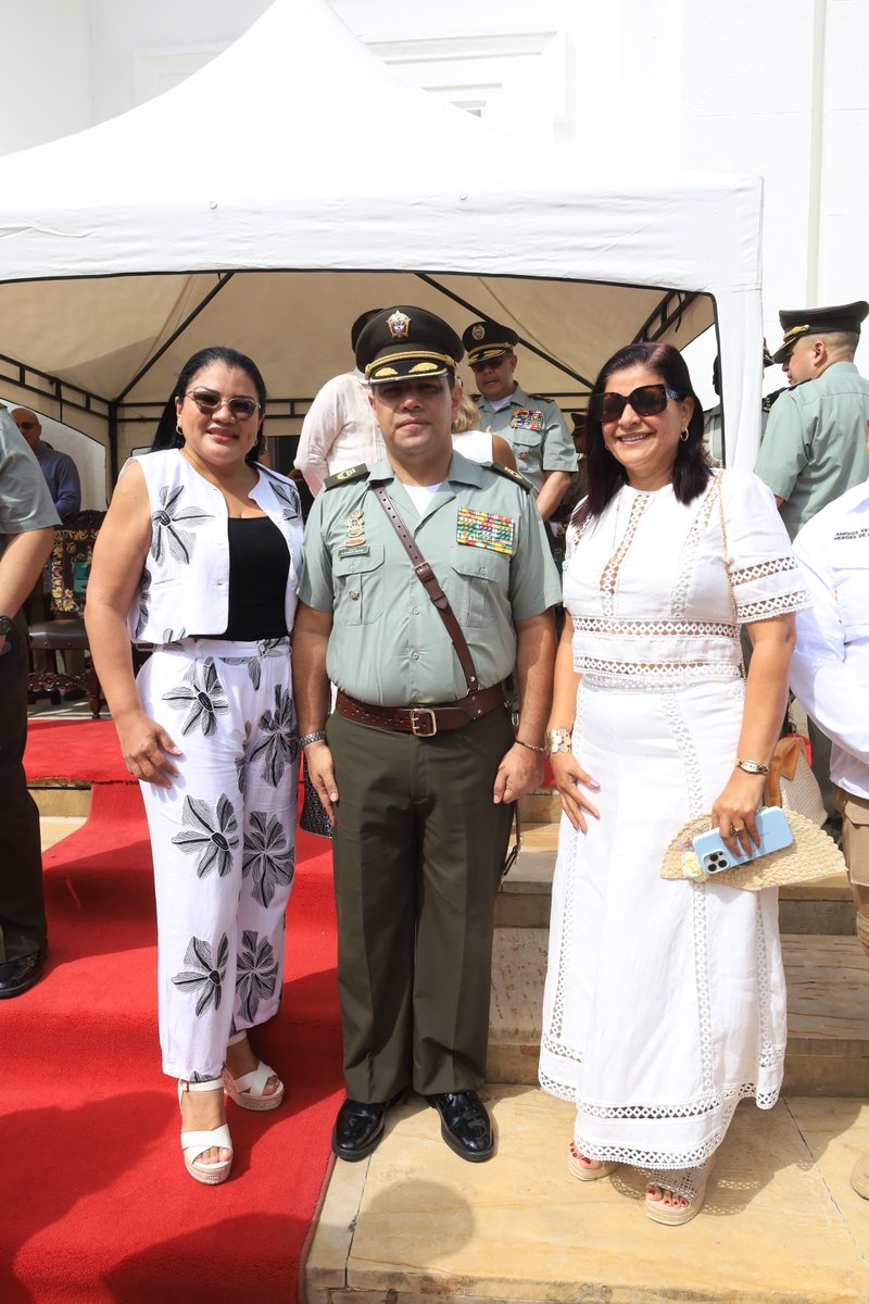 Angelacedeno30's tweet photo. Acompañamos al coronel Alexander Martín en el acto de ceremonia de transmisión de mando del departamento de policía Magdalena 🤍💚. 

Le deseamos éxitos en el cumplimento de su labor constitucional de velar por la seguridad y tranquilidad de los Magdalenenses. https://t.co/h72yTfwqsL
