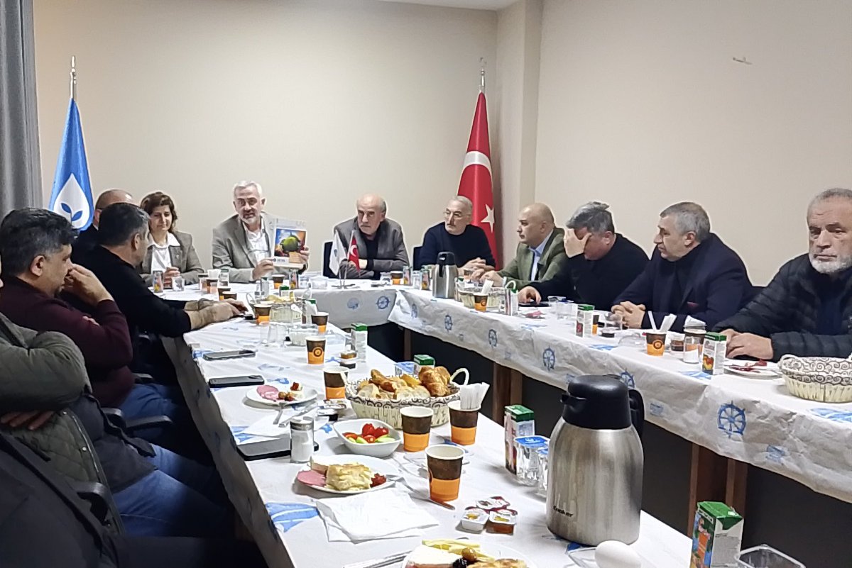 Mimarhasankeles's tweet image. Çekmeköy’ün geleceğini ortak akılla inşa ediyoruz! 📍
İlçe Baş.  düzenlenen kahvaltılı istişare programında, kıymetli mahalle muhtarlarımızı ve yerel basın mensuplarımızı ağırladık.
Çekmeköy için her zaman sahadayız.
#Çekmeköy #DEVAPartisi #İstişare #YerelBasın #Muhtarlar