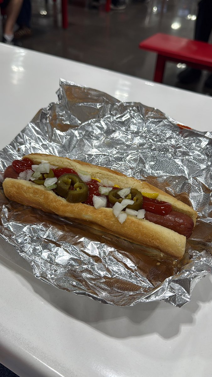 Voy a desayunar un hot dog del Costco? Voy a desayunar un hot dog del Costco.