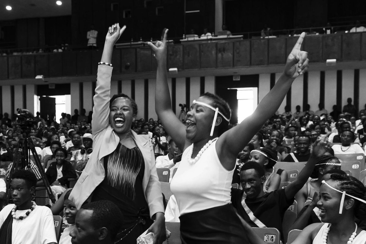 RwandaYouthArts's tweet photo. 🥇Itorero Indangamuco rya UR_Huye, ryegukanye umwanya wa Mbere mu Marushanwa y’Imbyino Gakondo n’Ubusizi muri @RwandaSouth; na Miliyoni 1.5 FRW.
 
🥈Itorero Inganji z’Umuco rya @ICKKabgayi ryegukanye umwanya wa Kabiri na Miliyoni 1 FRW.

🎶: Twaje ya @YvanBuravan

#UmwimerereWacu https://t.co/ma96LRVEb2