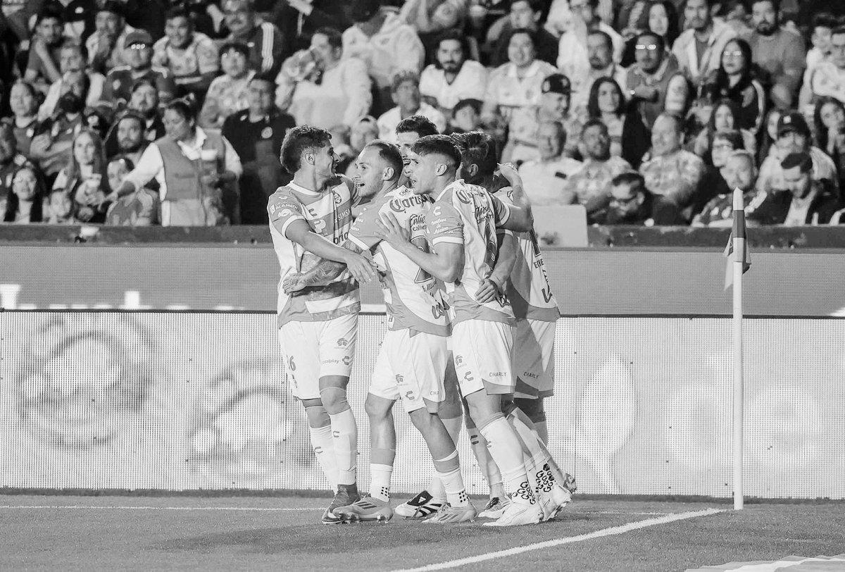 Lo más doloroso no es perder, es ver que a los de arriba no les duele igual.
Años de mala planeación, mismos errores, cero rumbo. <a href="/ClubSantos/">Club Santos</a> no está en crisis por mala suerte, está en crisis por abandono total.
La afición está cansada y con toda razón.

#HartoSantista