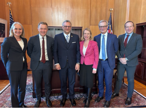 US_SrAdvisorAF's tweet photo. Productive meeting with State Secretary of Norway Andreas Kravik @akravik79, Ambassador Anniken Huitfeldt @NorwayAmbUSA and their team as we build on the momentum from the Sudan Humanitarian Fund Call to Action Event towards a humanitarian truce.  Our collaborative efforts seek to ensure a transition towards inclusive, civilian-led governance in Sudan.