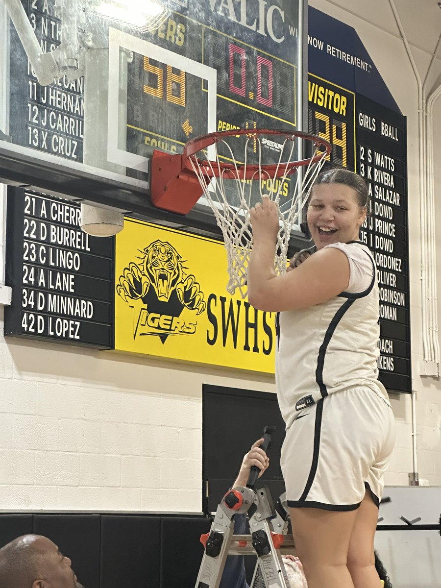 CoachRohrs's tweet photo. Congratulations @girls_woods on their BACK TO BACK DISTRICT CHAMPIONSHIPSHIPS! Huge shoutout to Coach Aikens and Tiger Hoops! @sbisdathletics @SBISD @SpringWoodsHigh https://t.co/7GoUNdEVdx