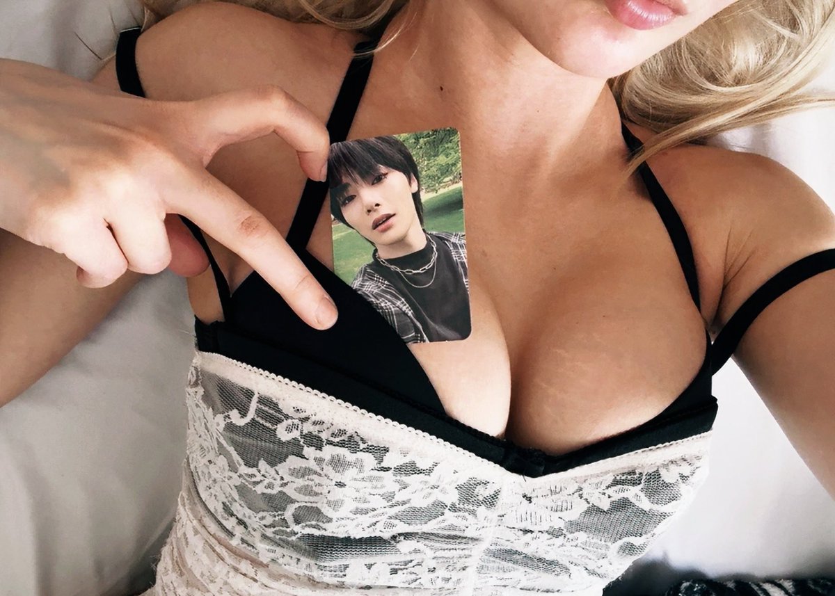 christopher’s gf (real) tweet media