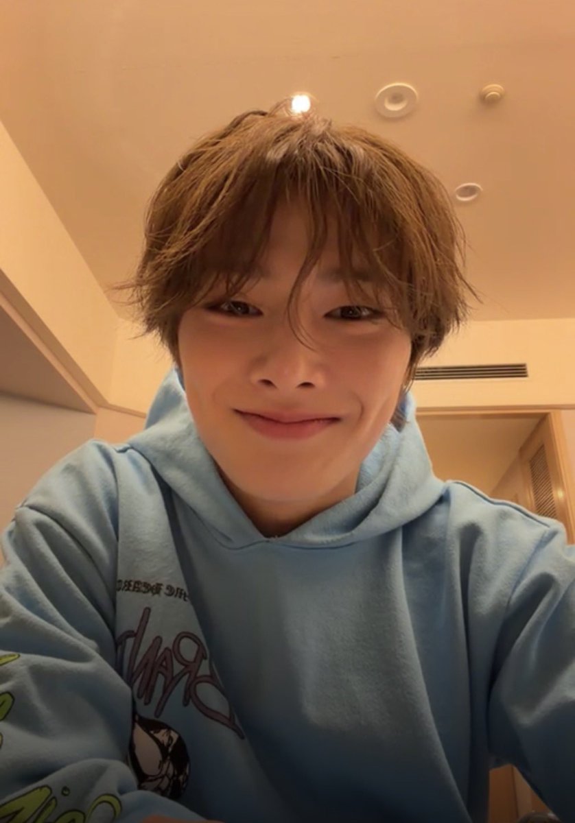 happy birthday untuk orang yg punya senyuman paling manis 💖

STARRY NIGHTS WITH I.N 
#이엔이_사랑으로_반죽하는날 
#INfinityWithJeongin
#HappyINDay