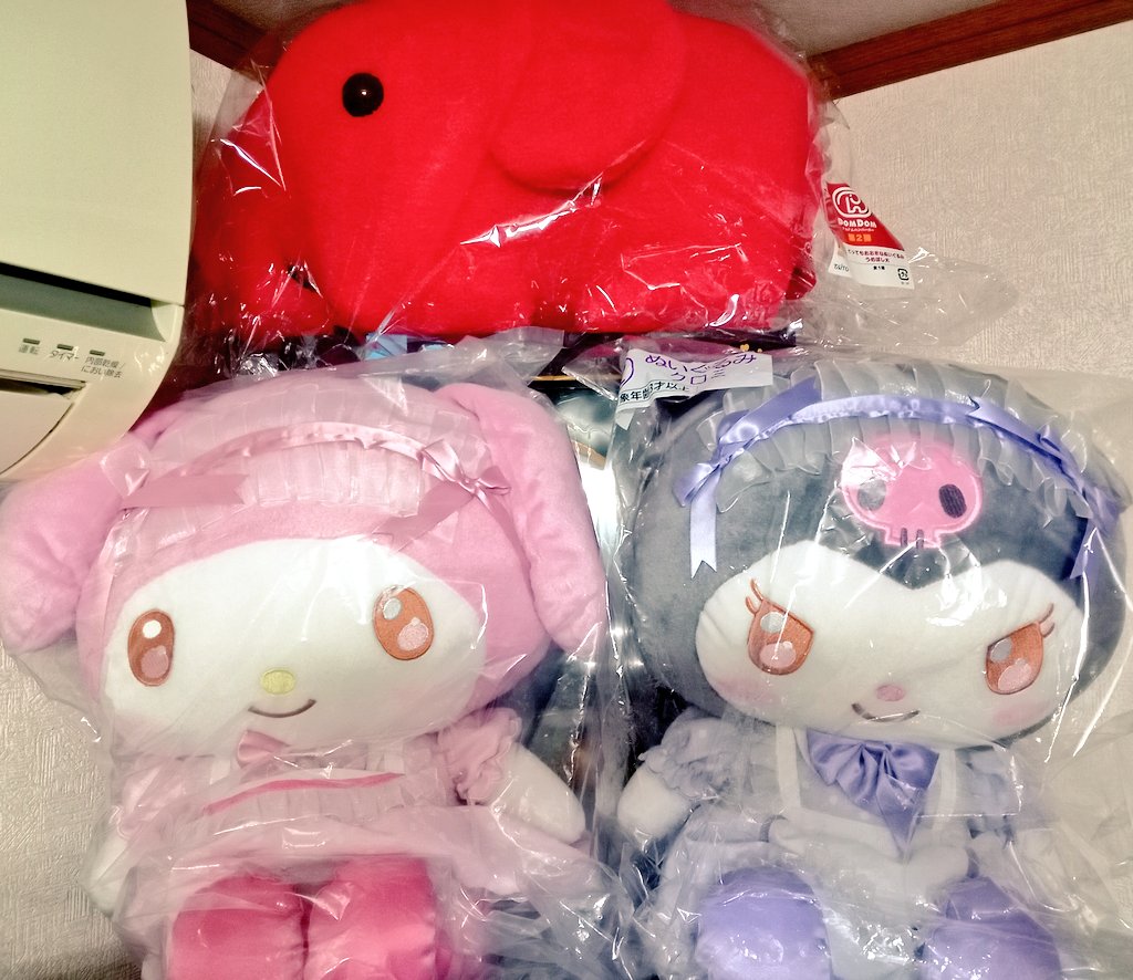 toshisakimura's tweet photo. 私の部屋の西側の壁がマイメロちゃん＆クロミちゃんで覆われてゆく。
QOLが爆上がりです。
個人の感想です。

どむぞう「解せぬ…」 https://t.co/VlSWmXaBDQ
