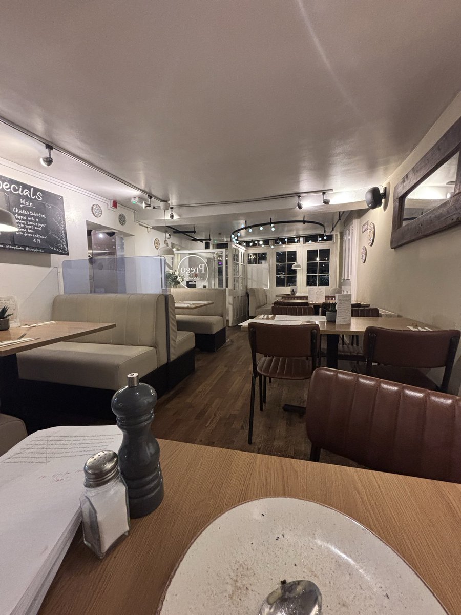 Oliver Lewis tweet media