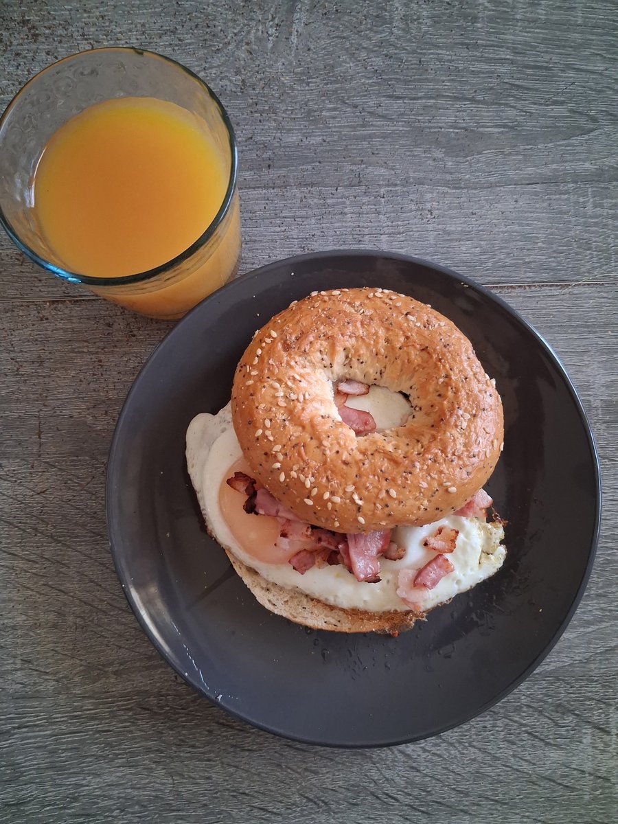 Ok so I see that post that Blues made about her fresh orange juice that she made and I said that I am going to have the same one and post it!

Here it is, my today's fresh orange juice with the company of a Beigel sandwich with egg and bacon!

It's totally homemade by my wife not