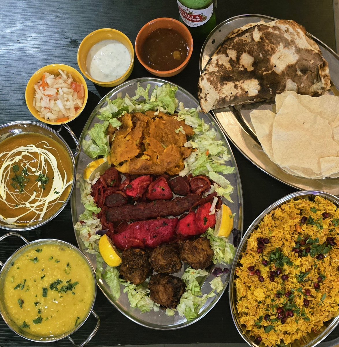DeanoBacherro's tweet image. Indian takeaway tonight.
✅️ Tandoori mixed grill
✅️ Onion Bhaji
✅️ King prawn butterfly
✅️ House special fried rice
✅️ Tarka dhal 
✅️ Madras sauce
✅️ Naan 
✅️ dips and bits
#takeaway #Indianfood #rajdulal #foodpics #showyourfood