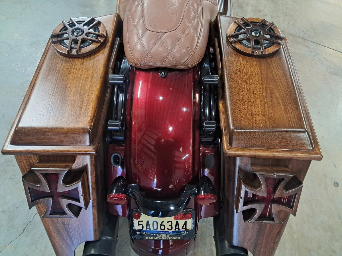 DustyAssKracka's tweet photo. Afternoon Twisted peeps... whatcha y'all doing today? โ๏ธ out this Wooden Bagger came in today! Saddlebags etc made of real wood. #Gotwood https://t.co/OHlsyy44LN