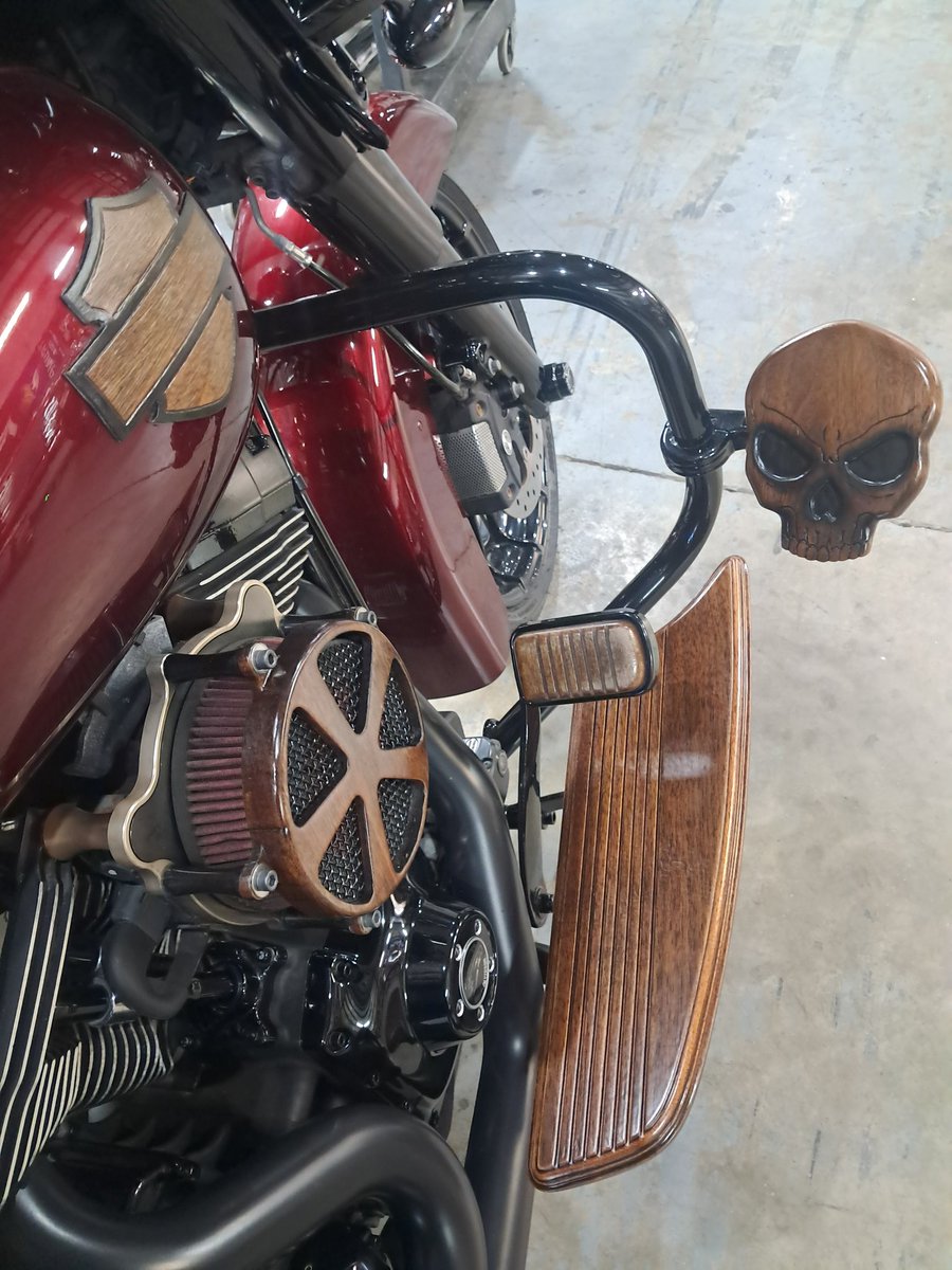 DustyAssKracka's tweet photo. Afternoon Twisted peeps... whatcha y'all doing today? โ๏ธ out this Wooden Bagger came in today! Saddlebags etc made of real wood. #Gotwood https://t.co/OHlsyy44LN