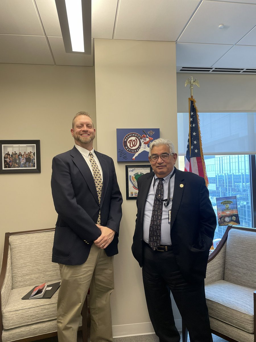 LCHS1954's tweet photo. During #LegislativeDay with @VASCA, Mr. Armes traveled to Richmond to advocate for students and the critical work of school counselors. He met with legislators who welcomed continued dialogue on supporting student academic and mental health needs. @LCPSOfficial https://t.co/mFEm0nRw3f