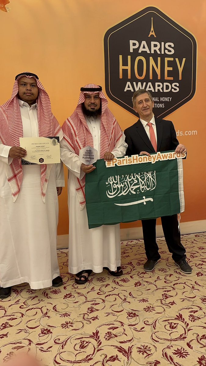 khaled40120's tweet photo. الحمد لله حققنا اعلى جائزة في مسابقة باريس لجودة العسل 2026
#مناحل_الخالد 
#جمعية_التعاونية_للنحالين_في_الزلفي 
#عسل 
#الزلفي https://t.co/cNWOZ2TmKt