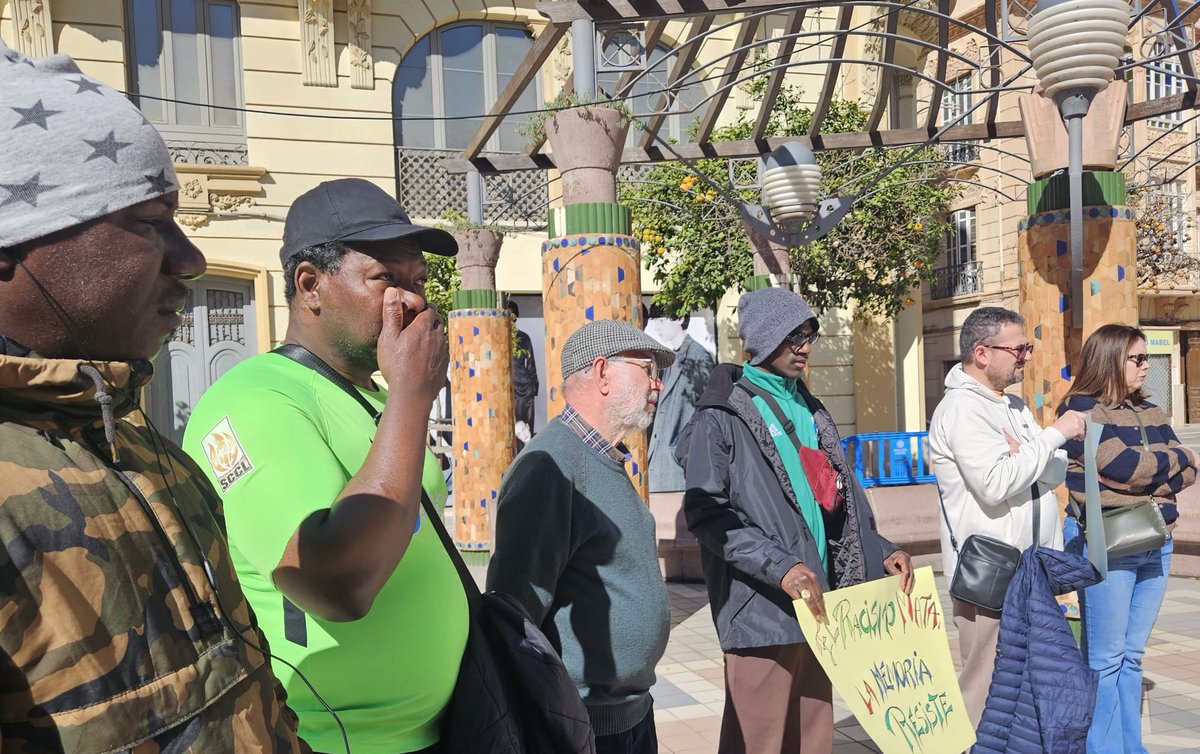 Melilla se suma a la 'XIII Marcha por la Dignidad', en memoria por las 14 muertes del Tarajal (Ceuta), con un Círculo del Silencio que han organizado las ONG Geum Dodou y Mec de la Rue