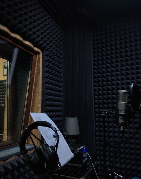 sxstrn's tweet image. ʿʿ🌹￫ Doce Perigo ꒱ 

Uma #jikookau | #aujikook onde 

Em um dos maiores grupos de idols formado apenas por alfas, Park Jimin construiu sua carreira em silêncio, disciplina… e uma mentira.

Ninguém sabe que ele é um ômega.

Supressores, bloqueadores de feromônios, distância…