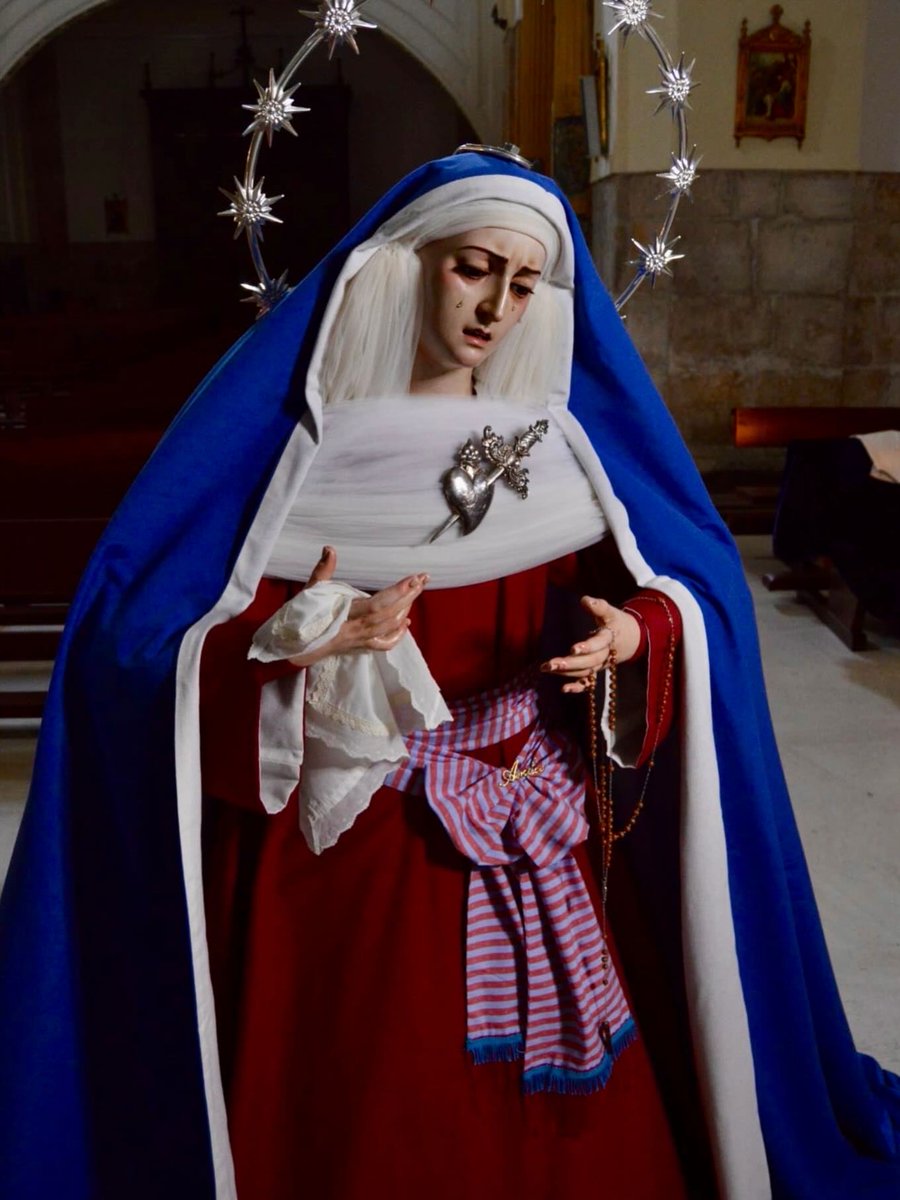 🟫 Vestimenta | En la mañana de hoy, la imagen de Ntra. Sra. de los Ángeles ha sido revestida con el tradicional atuendo de hebrea, anunciando la cercanía del tiempo santo de la Cuaresma. Se ha recreado el primer atavío que le hizo el actual vestidor, justo hace 5 años.