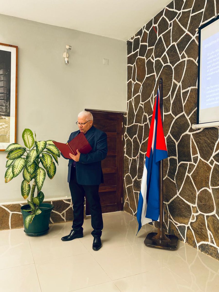 Realizado balance de la #BMCCaboVerde año 2025 en la embajada de Cuba, preside actividad Turcios Miguel Esquivel López Embajador y Dr Noslando Ramos González Jefe Misión Médica.
#CubaCoopera 
#CubaEstáFirme 
#CubaVencerá 
#FidelPorSiempre