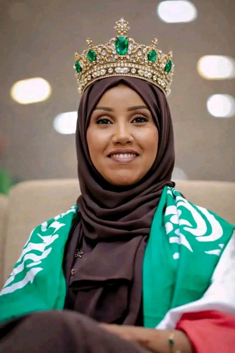 AyanleMAli's tweet photo. Hibo Nura is a young women who bravely stands up to fight against ignorance in her community, specifically she had educated a dozens of mothers running small bussiness in the  WAAHEEN market of Hargeisa city. Then, the wider community has acknowledged her bravery volunteerism.👏 https://t.co/njsdOi2jzq