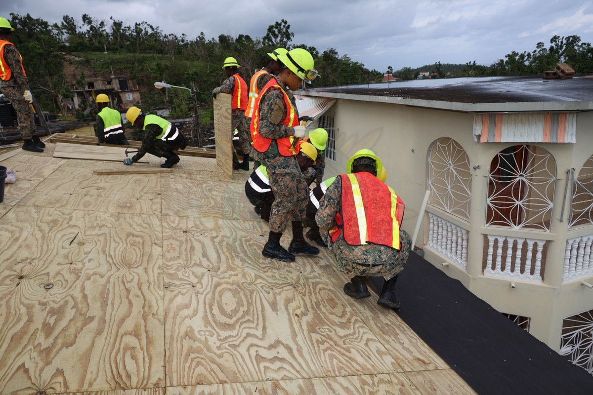 JDFSoldier's tweet photo. Here are the highlights.
#EngineerTaskForce
#ForwardTogether
#RwandaDefenceForce
#JamaicaDefenceForce
Photos by Private Ricardo Greaves, Headquarters Jamaica Defence Force https://t.co/b8qXDLYWBf