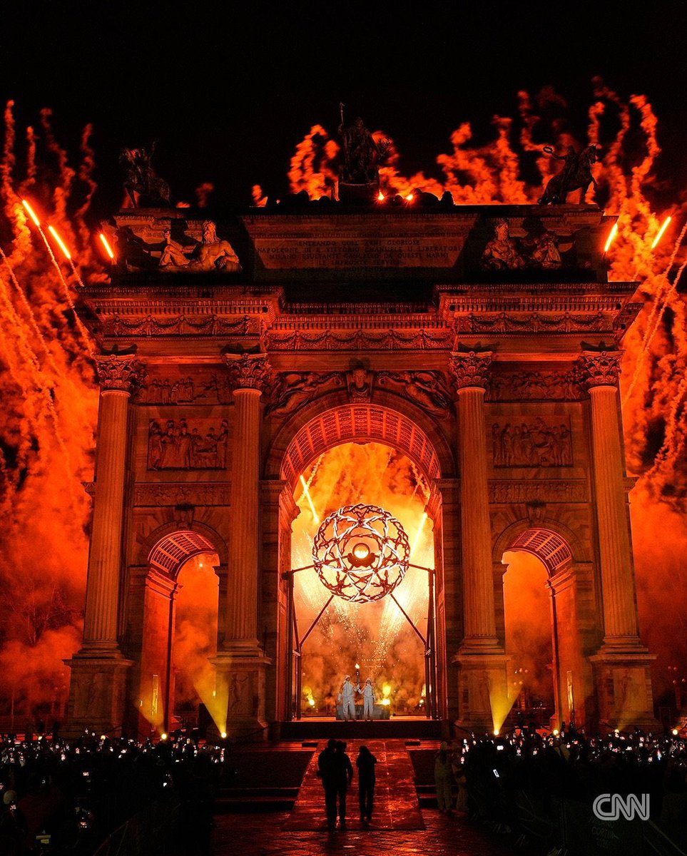 TaraBull's tweet photo. What message was the Olympic opening ceremony trying to convey? https://t.co/CJoz9dOaRe