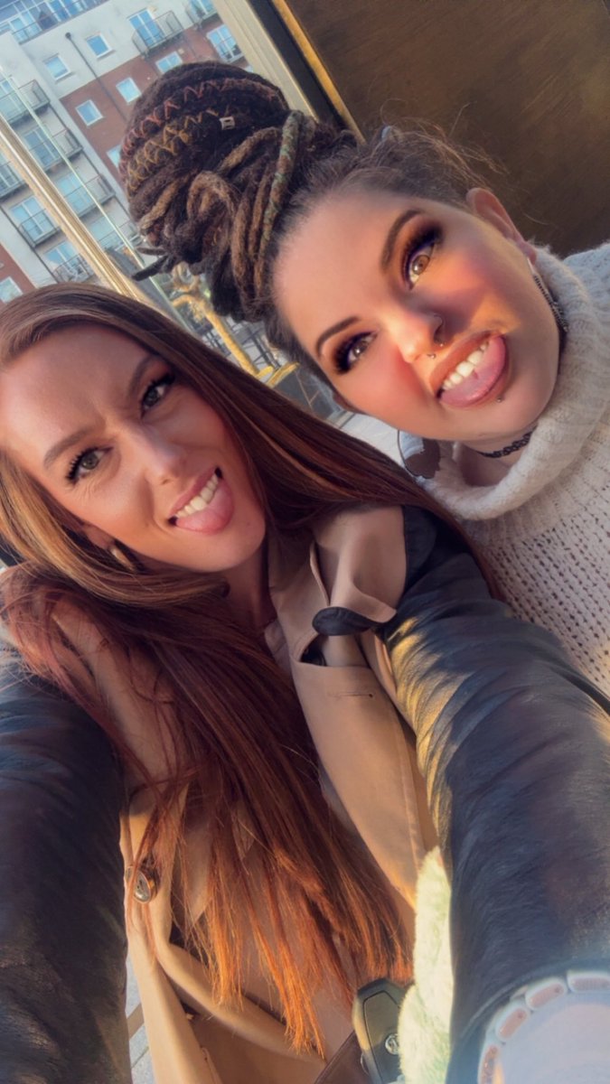 MissHeidi_X's tweet photo. Who’s buying our drinks ? 🍹 https://t.co/qBH3nal9aW
