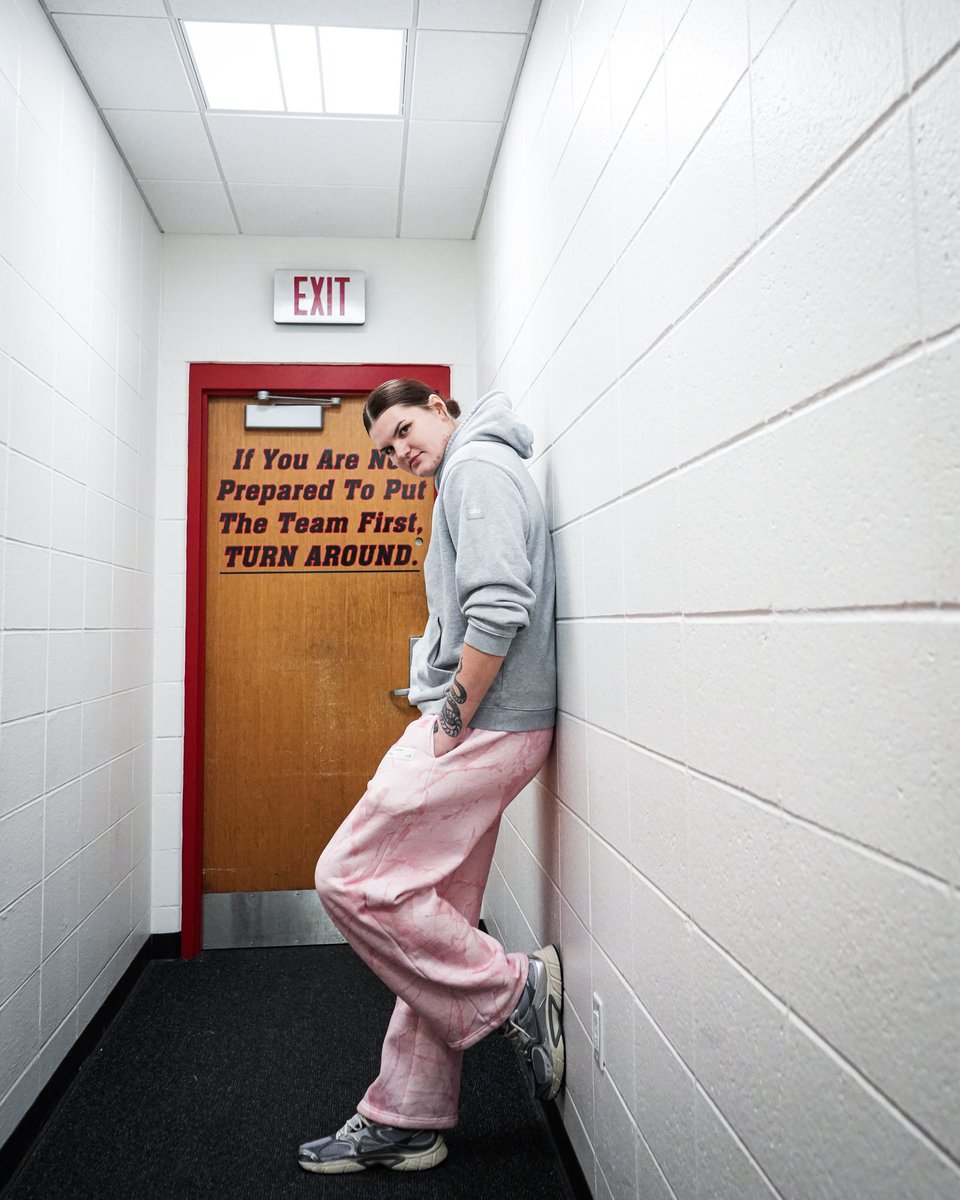 BallStateWBB's tweet image. #nonchalant arrival photos 🩷

happy game day cardinal nation. 
#ChirpChirp x #AllInOnRed