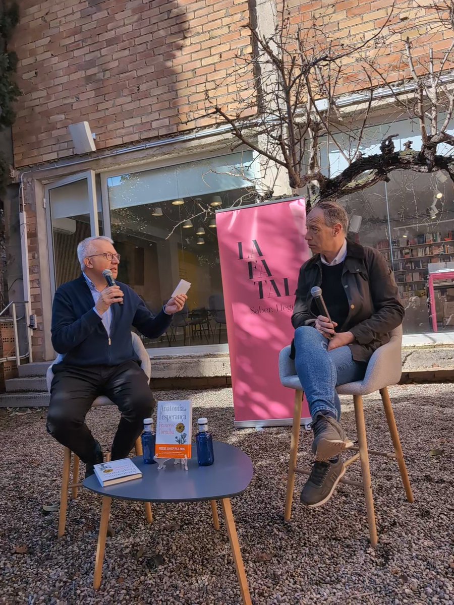 MalbaFS's tweet photo. Avui a Lleida hem pogut gaudir al pati de la llibreria @LaFatal_ la presentació del llibre "Anatomia de l'esperança" de @f_torralba , Premi Josep Pla 2026  i en conversa amb @JosepMForne . Matí ideal de dissabte https://t.co/CxDmoVqqoQ