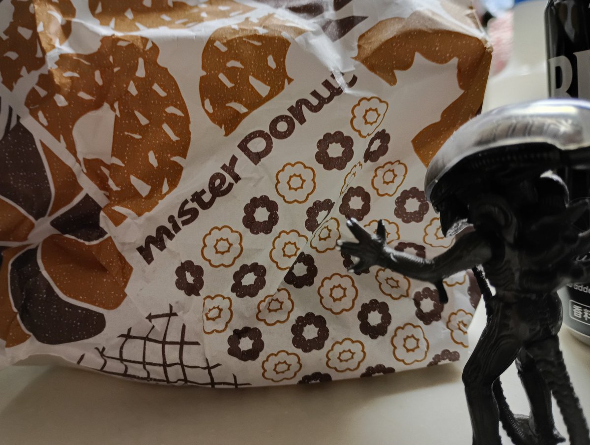 これ…選挙行ったご褒美に昼間買ったオールドファッションです…（本当はもっと早く帰れるはずじゃった）