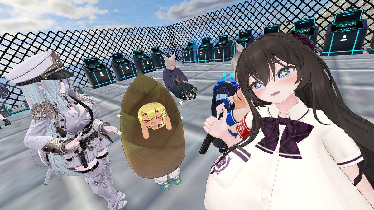 VRサバゲのお写真✨
デカパイ振り回しながら銃撃戦してきましたわよ✨
2回ぐらい王冠ゲットした✌ 