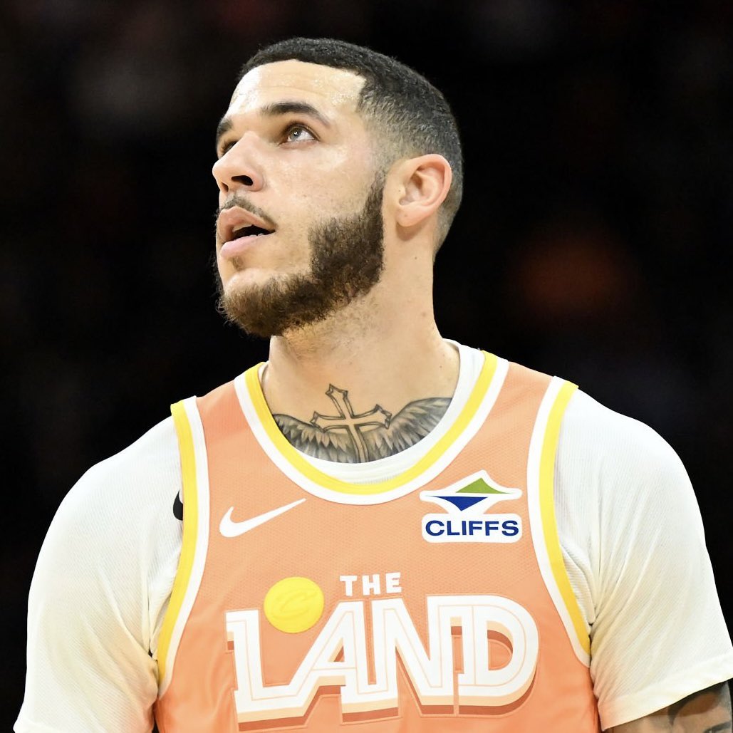 PolymarketHoops's tweet photo. The Warriors are going to pursue Lonzo Ball in the buyout market, per @JakeLFischer. https://t.co/aae605hxYi