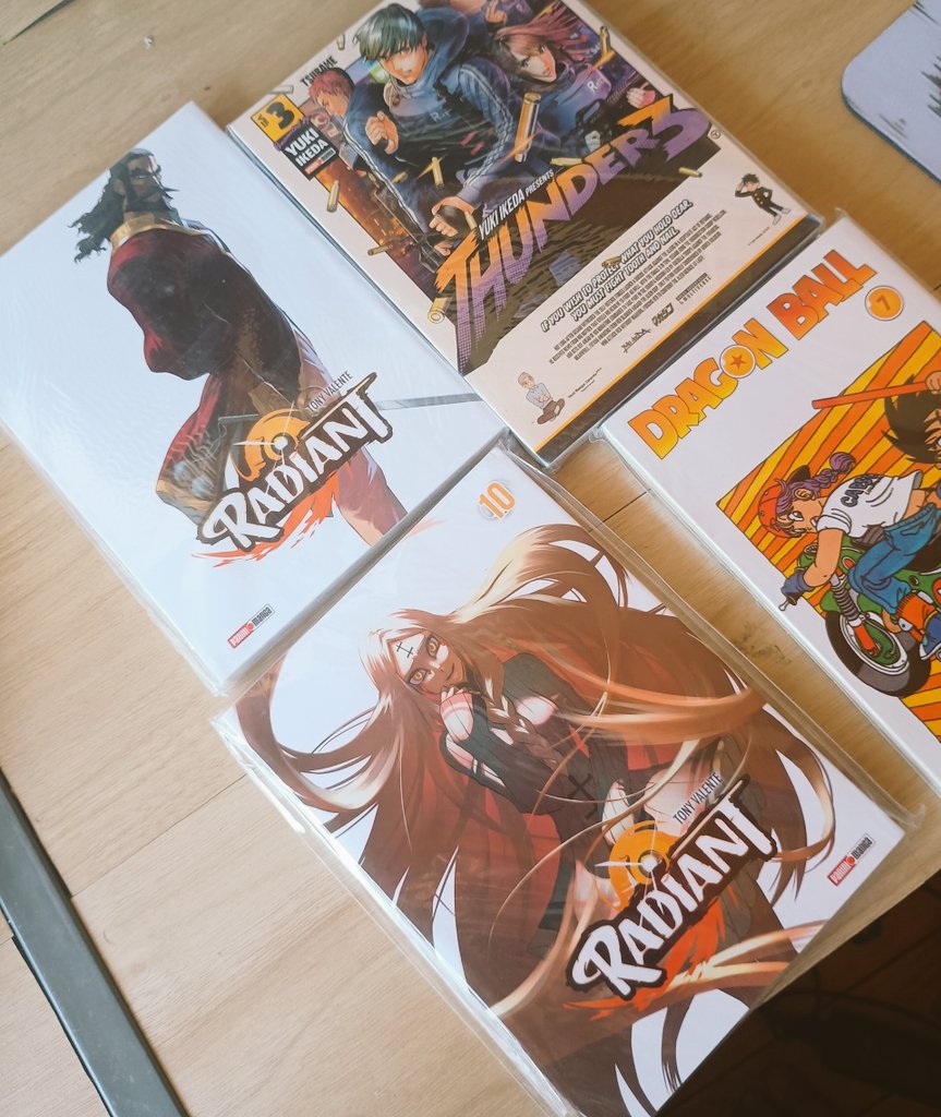 ElevenBurst's tweet photo. #MangaHaul aquí van las compras manga de este mes, dragón ball (Son tan raros que hay que ir comprando cuando se pueda) Seguimos con Radiant que ya me falta poco para estar al día, los thunder 3 que van a tener su anime pronto, y comenzamos con las quintidiosas . https://t.co/50lSYN4MUk
