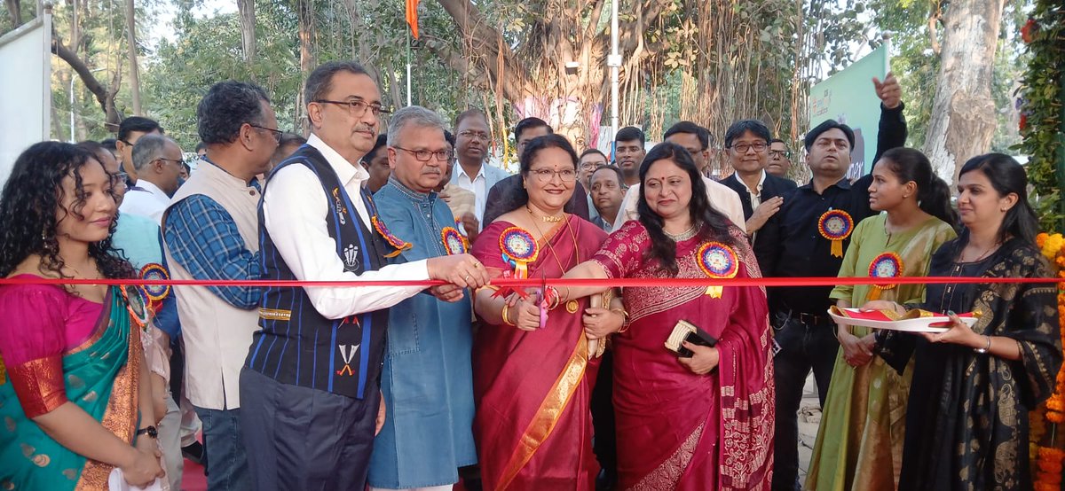 gujaratrefinery's tweet photo. A vibrant celebration of Nature.
The 47th Annual Flower Show inaugurated at @IndianOilcl Gujarat Refinery in the gracious presence of Mr. Arun Mahesh Babu, IAS, Municipal Commissioner, Vadodara, Col. Nihar N Dholakia, Air Defence,Vadodara &amp; Mr. Biplob Biswas,ED &amp; Refinery Head. https://t.co/zxrYKr6URd