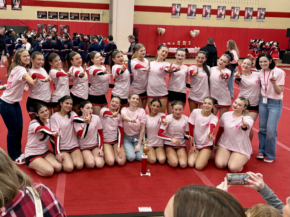 SuptDocB's tweet photo. Congratulations to our ⁦@SomersNYTuskers⁩ cheerleaders on today’s tournament!  📣 https://t.co/5bRH6ztQ11