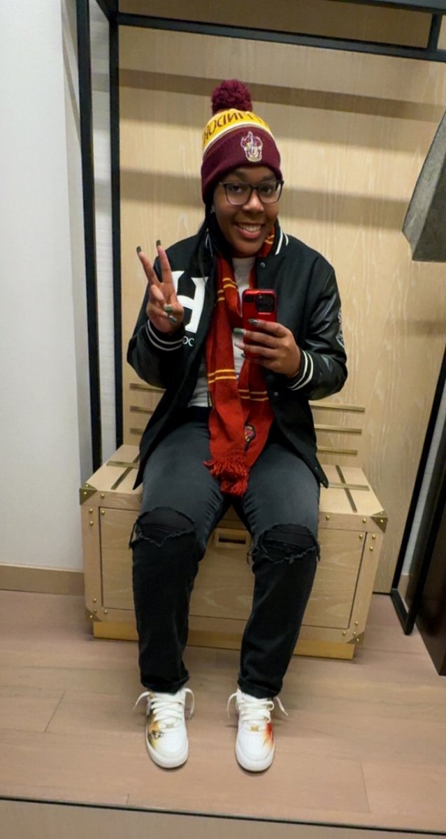 HerSolesAmazing's tweet photo. Custom Harry Potter AF 1 for day 7
#moonwalking 
#bhmkotd 
@JerLisa_Nicole I’m trying sister 😭 https://t.co/jc3rymrPA5